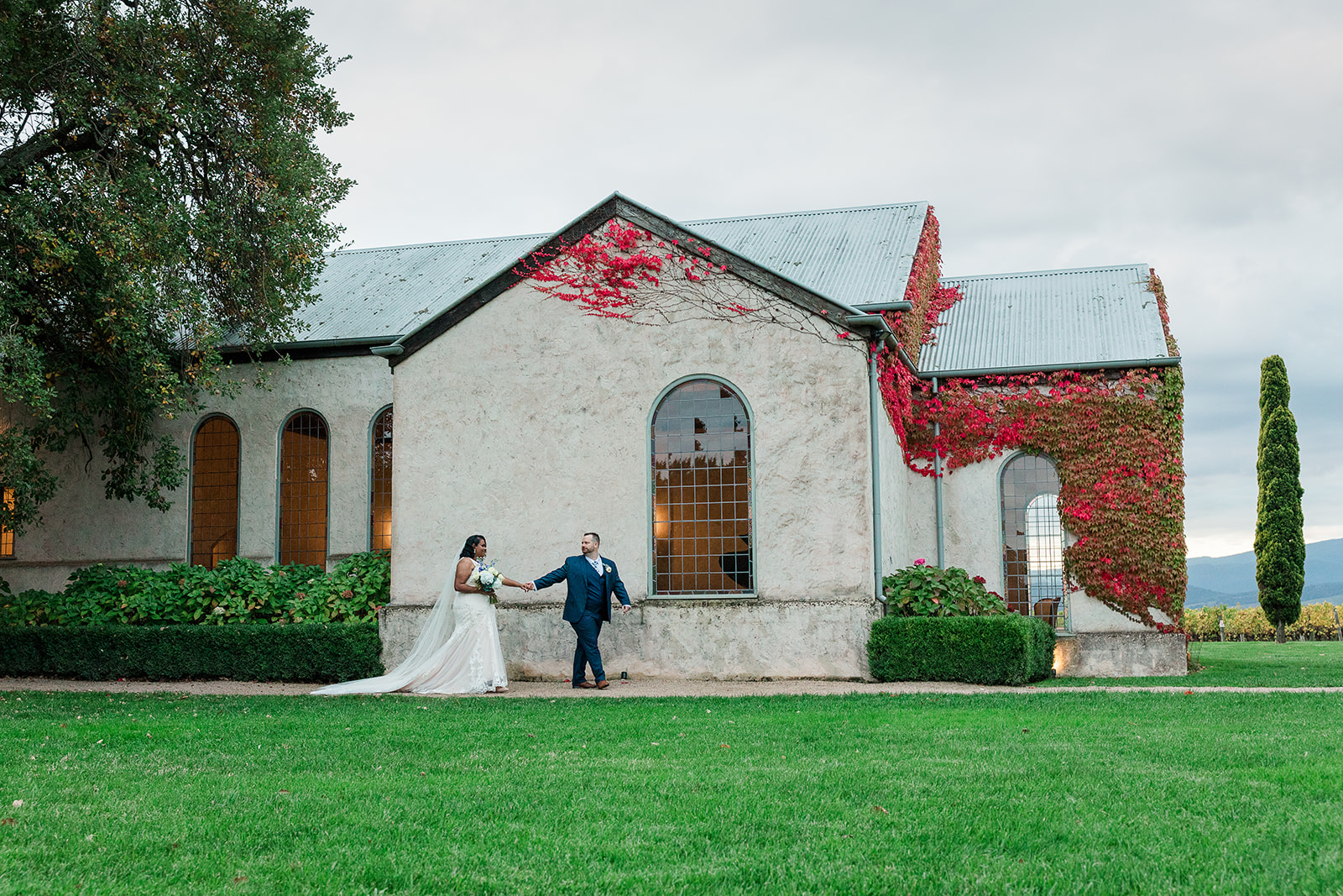 Wedding couple at autumn vineyard — Emotif Photography